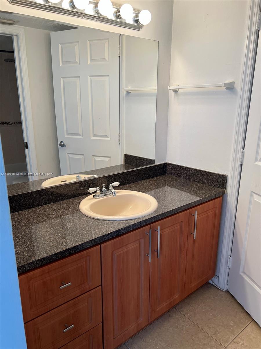 PRESIDENTIAL GOLFVIEW CON - Residential Lease