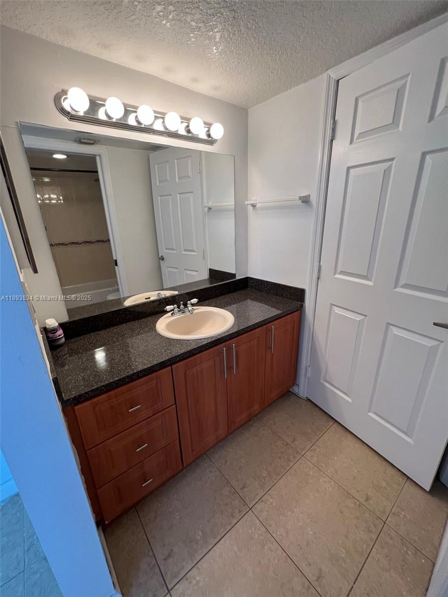 PRESIDENTIAL GOLFVIEW CON - Residential Lease
