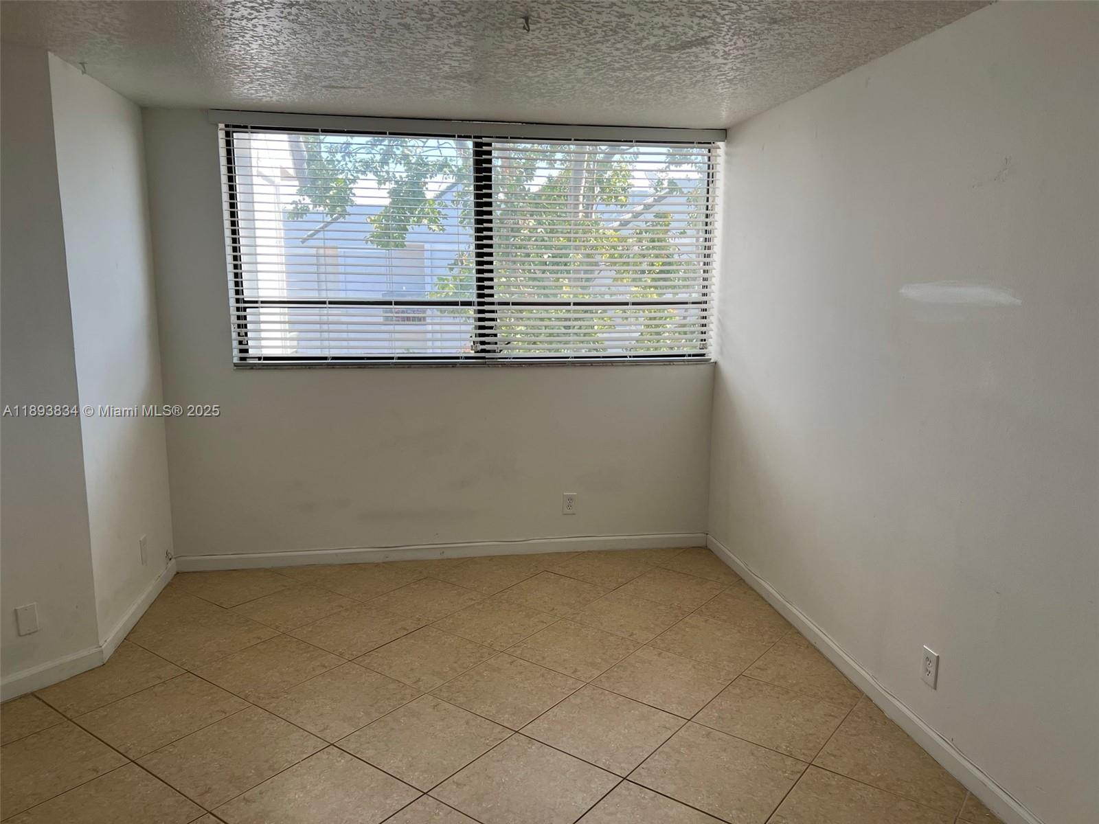 PRESIDENTIAL GOLFVIEW CON - Residential Lease