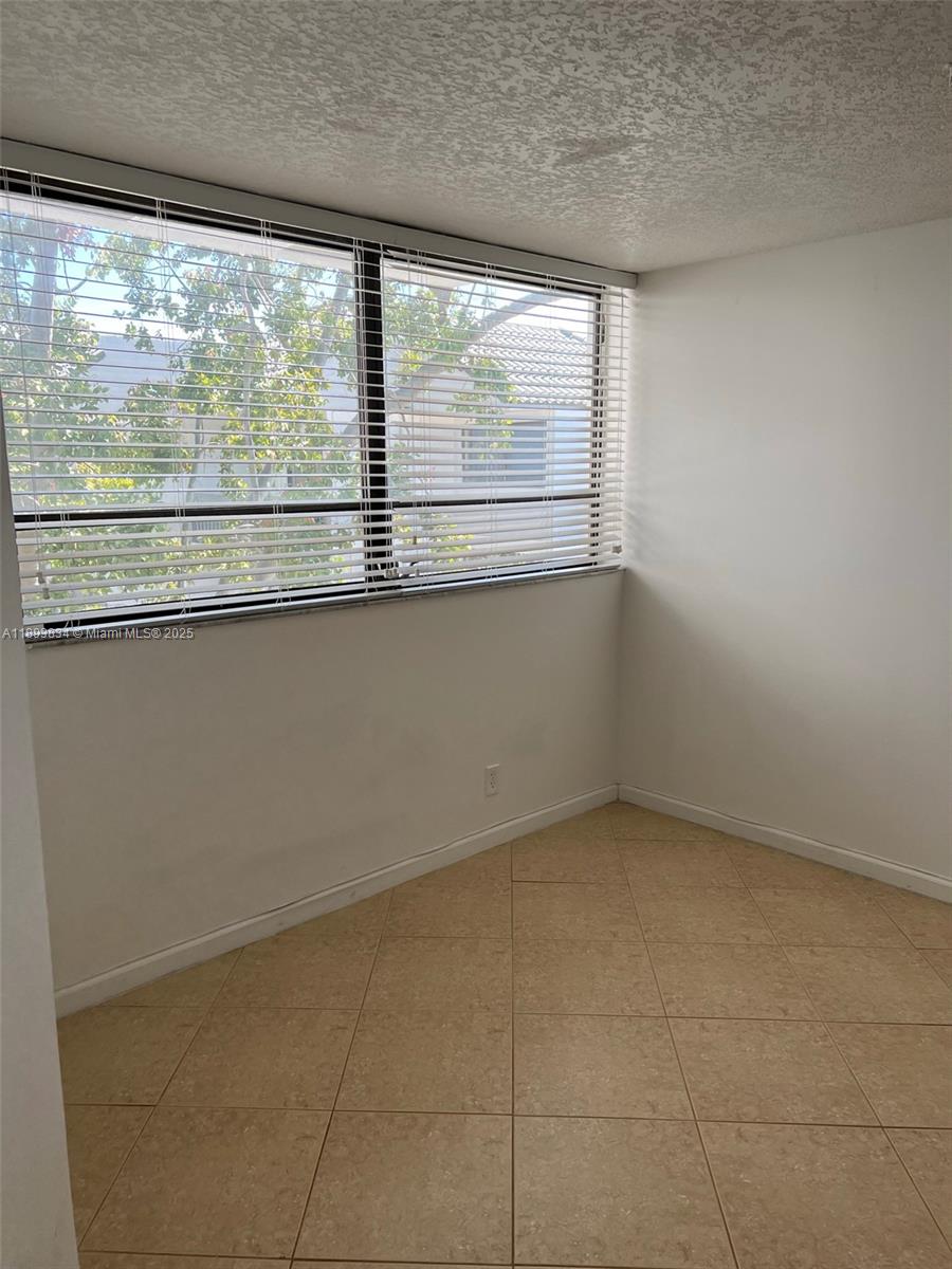 PRESIDENTIAL GOLFVIEW CON - Residential Lease