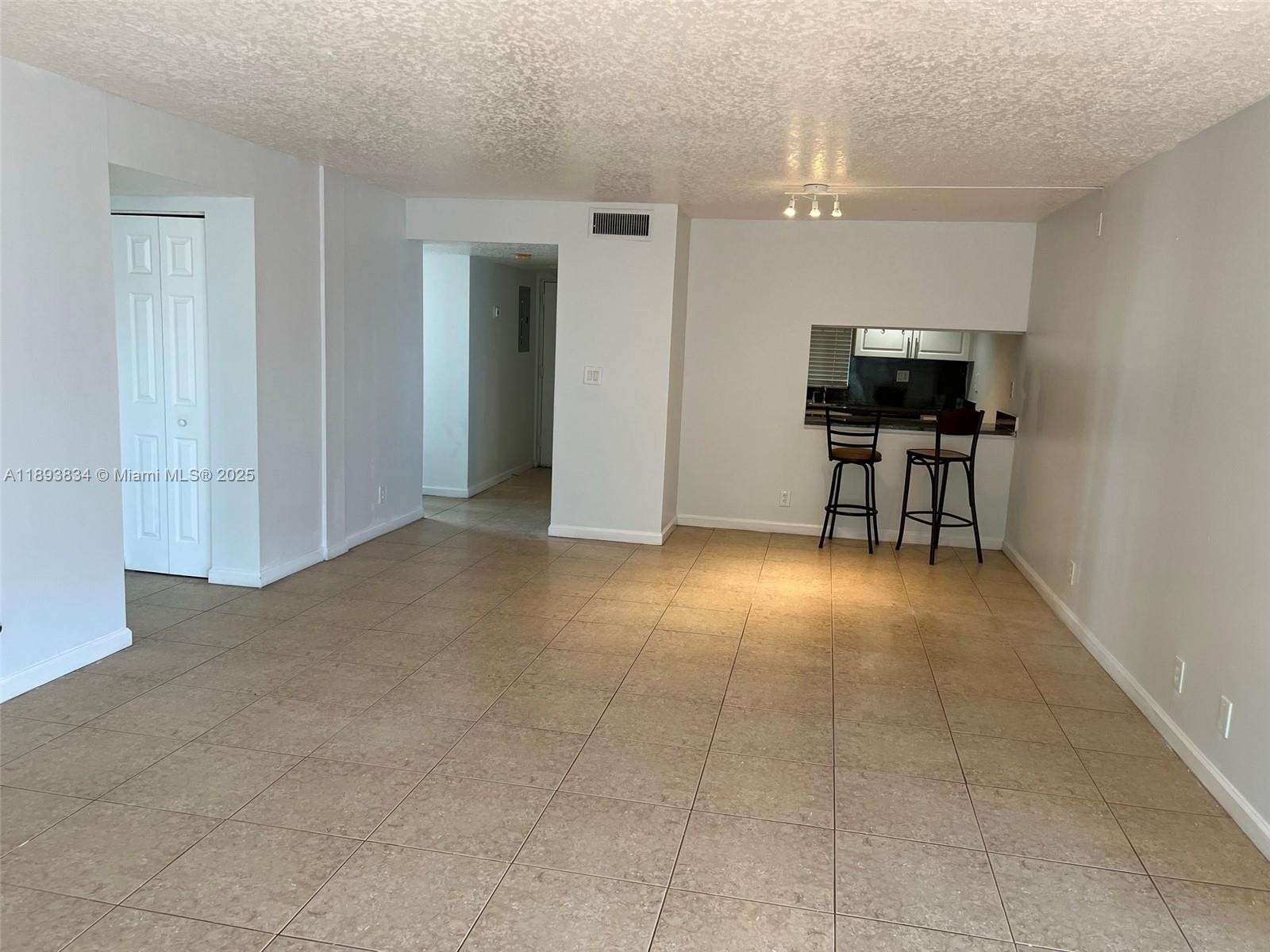 PRESIDENTIAL GOLFVIEW CON - Residential Lease