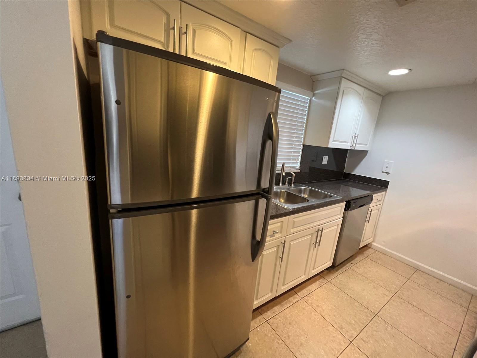 PRESIDENTIAL GOLFVIEW CON - Residential Lease