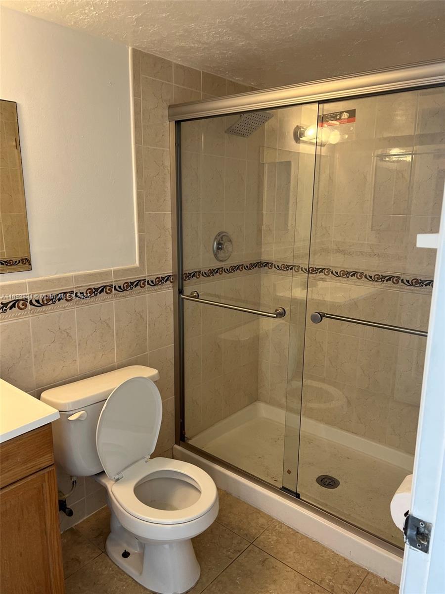 PRESIDENTIAL GOLFVIEW CON - Residential Lease