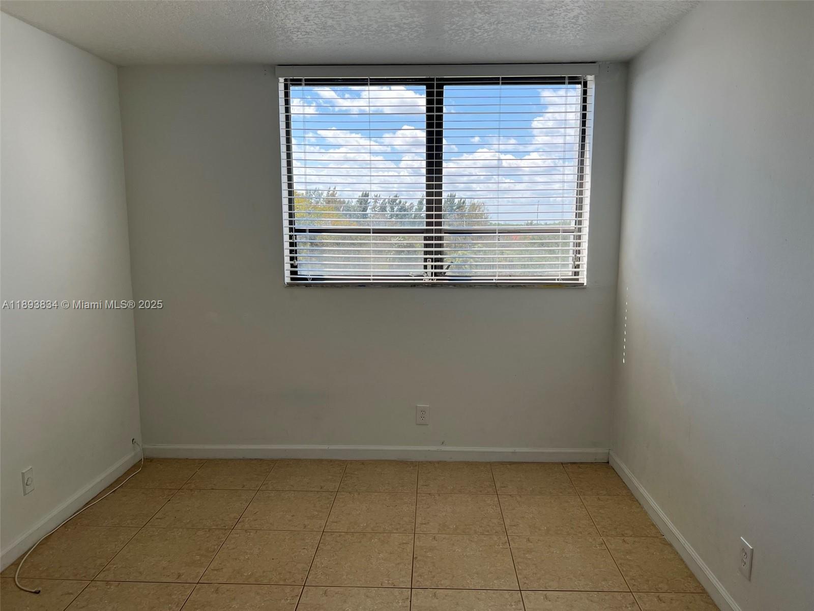PRESIDENTIAL GOLFVIEW CON - Residential Lease