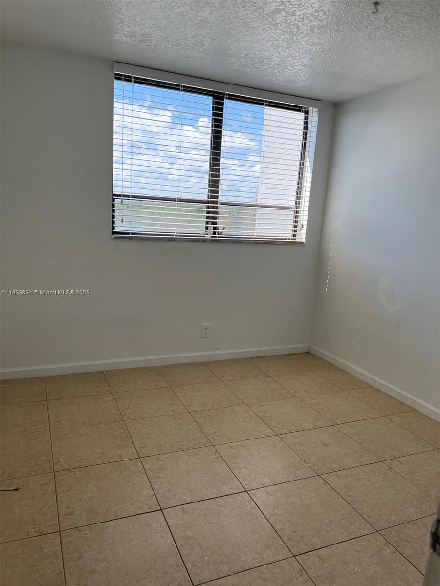 PRESIDENTIAL GOLFVIEW CON - Residential Lease
