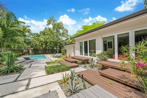 5800 SW 50th Ter Miami FL 33155