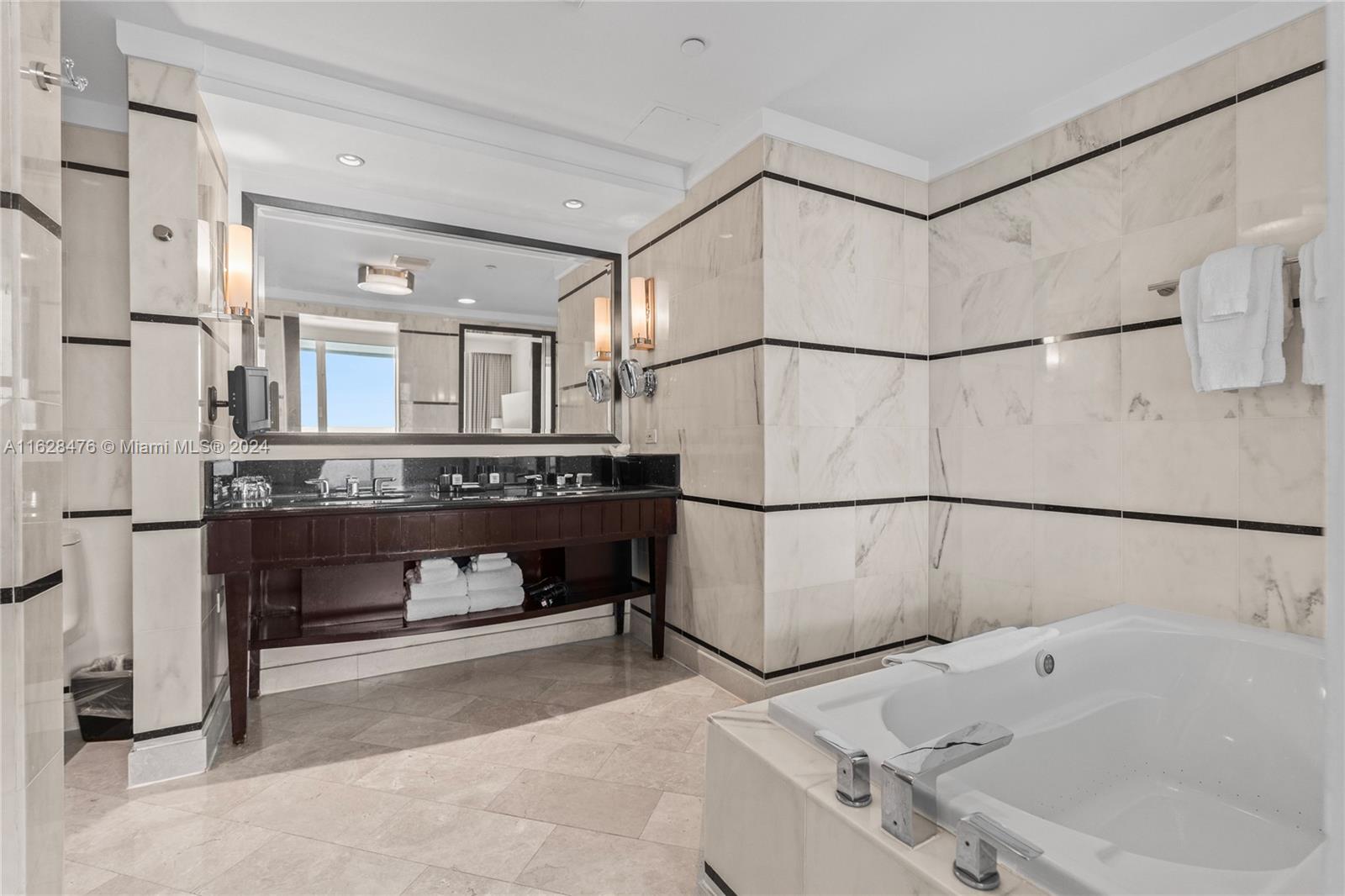 FONTAINEBLEAU III - Residential