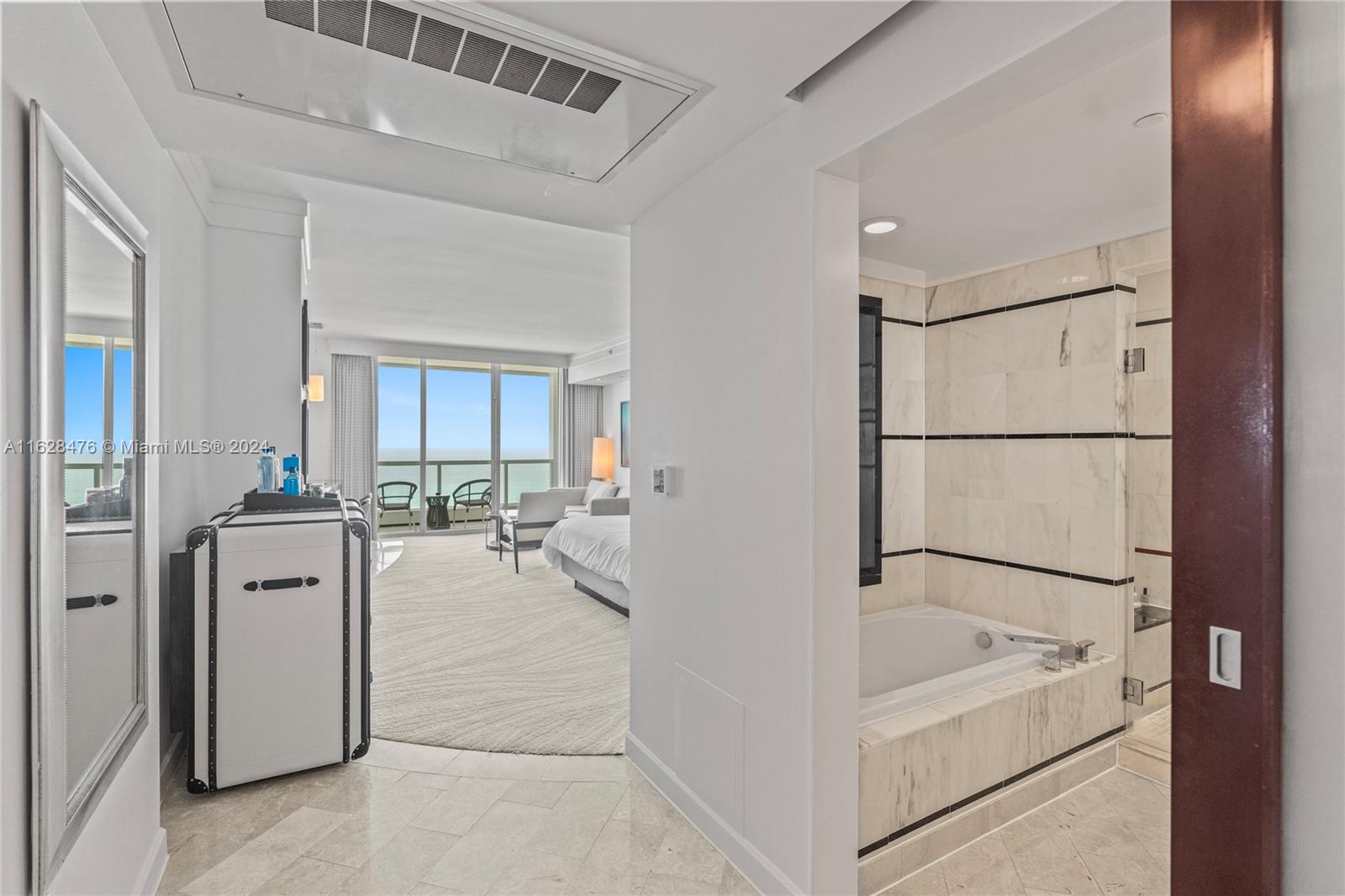 FONTAINEBLEAU III - Residential