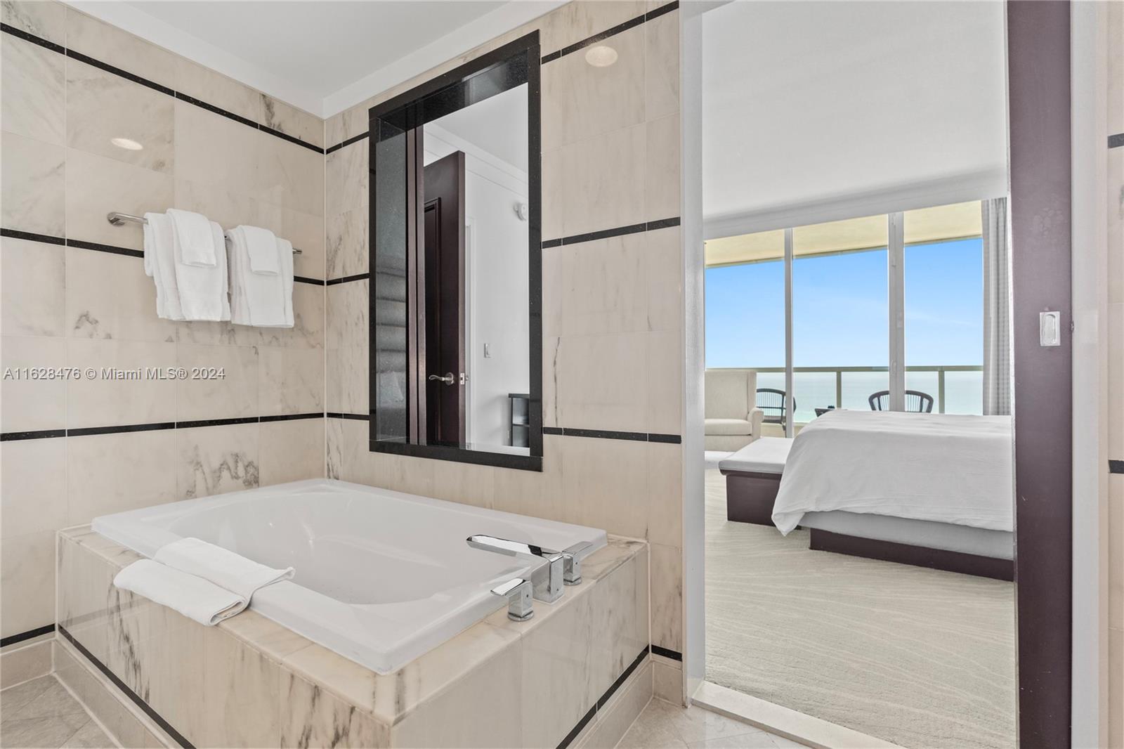 FONTAINEBLEAU III - Residential