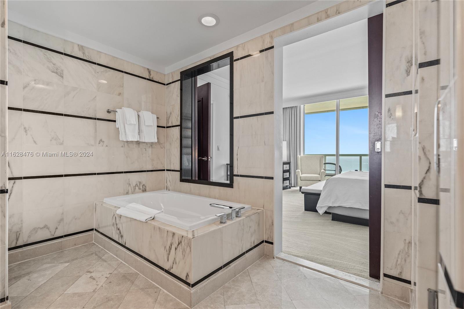 FONTAINEBLEAU III - Residential