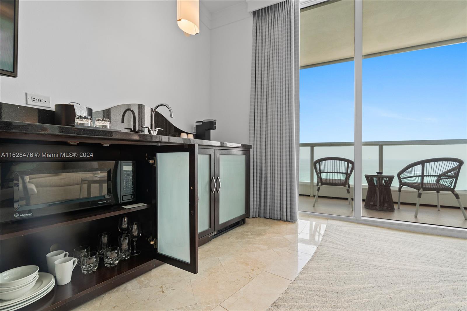 FONTAINEBLEAU III - Residential