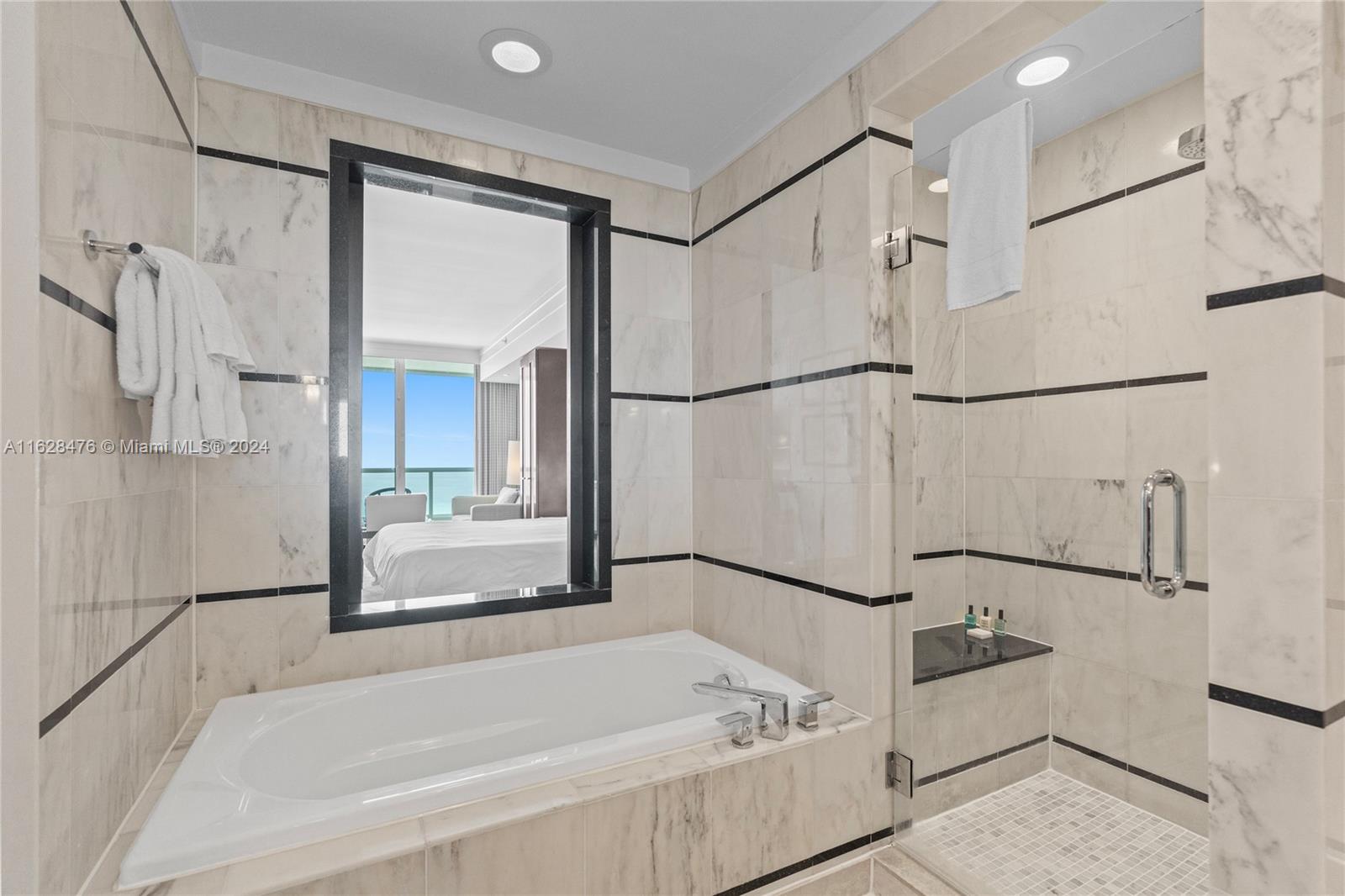 FONTAINEBLEAU III - Residential