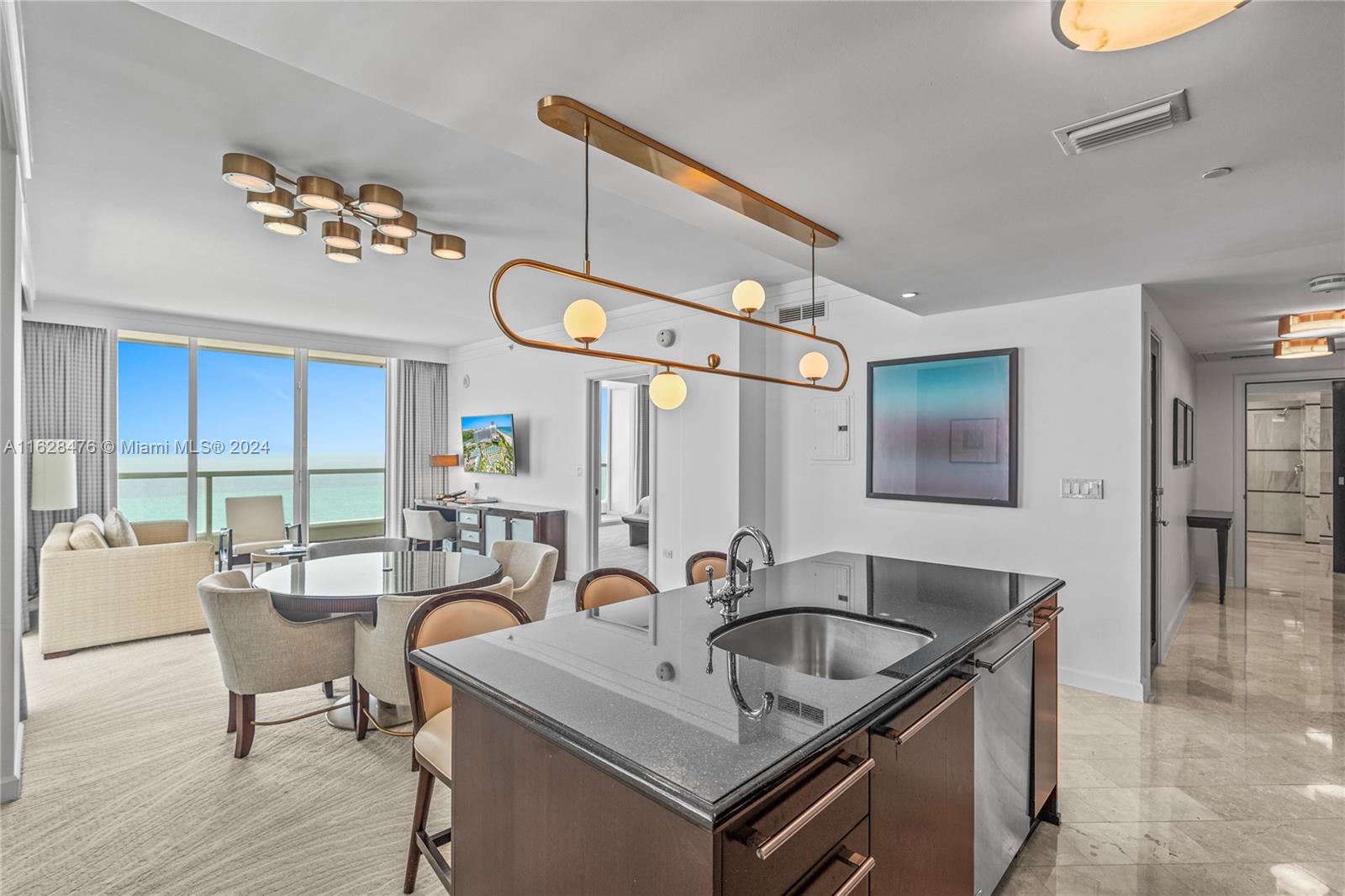 FONTAINEBLEAU III - Residential