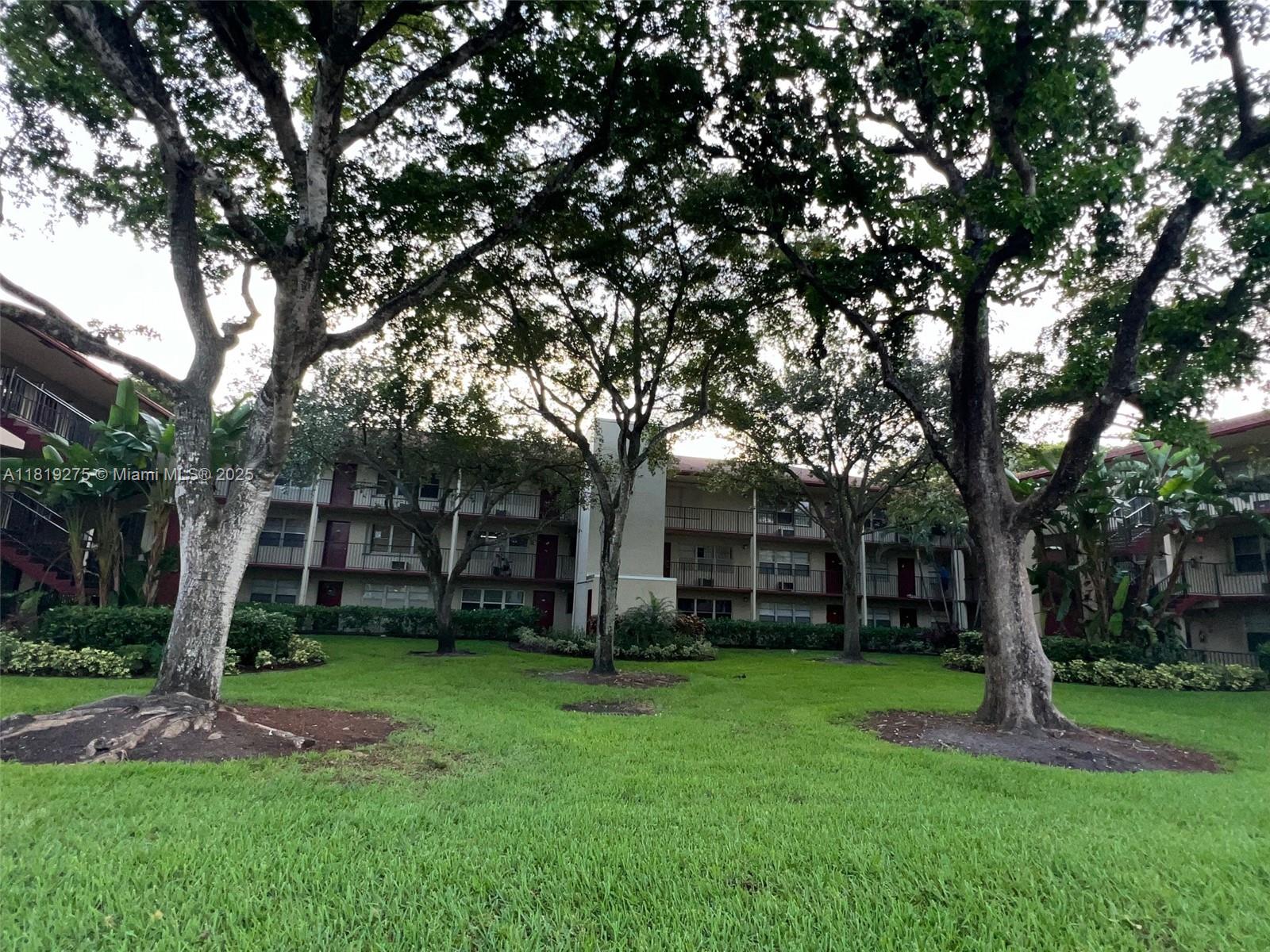 200 Sw 132nd Way 208L, Pembroke Pines, Miami-Dade County, Florida - 1 Bedrooms  
1 Bathrooms - 