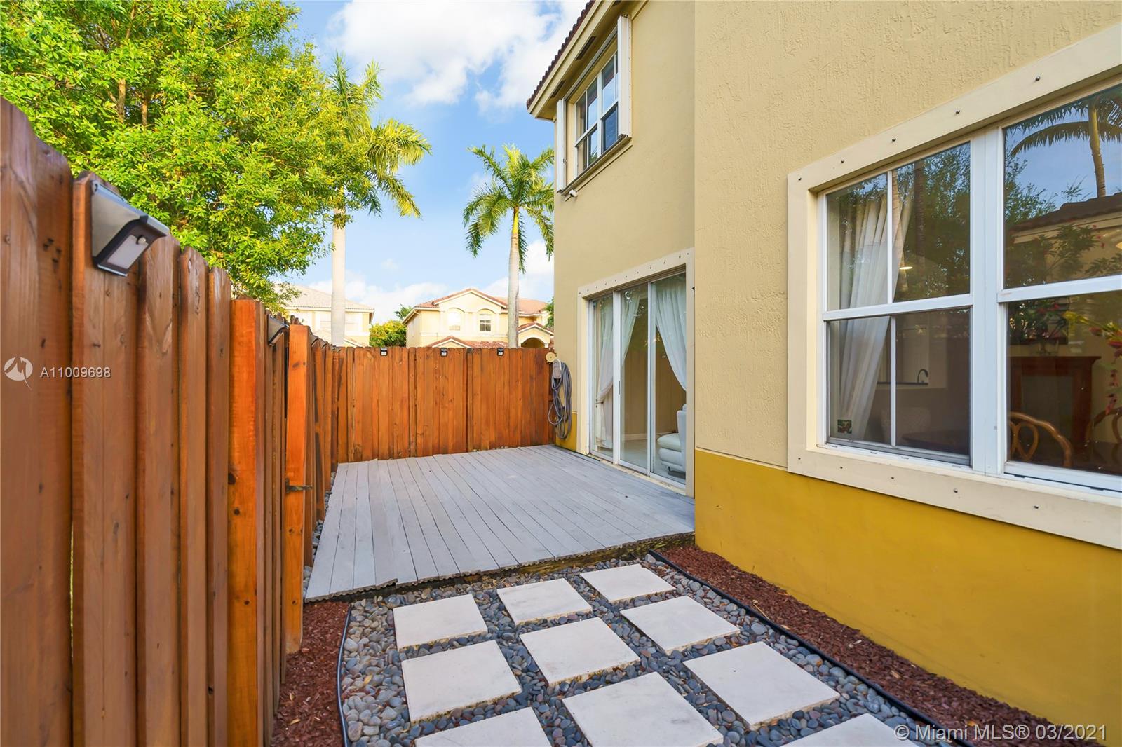 KENDALL BREEZE - Residential Lease