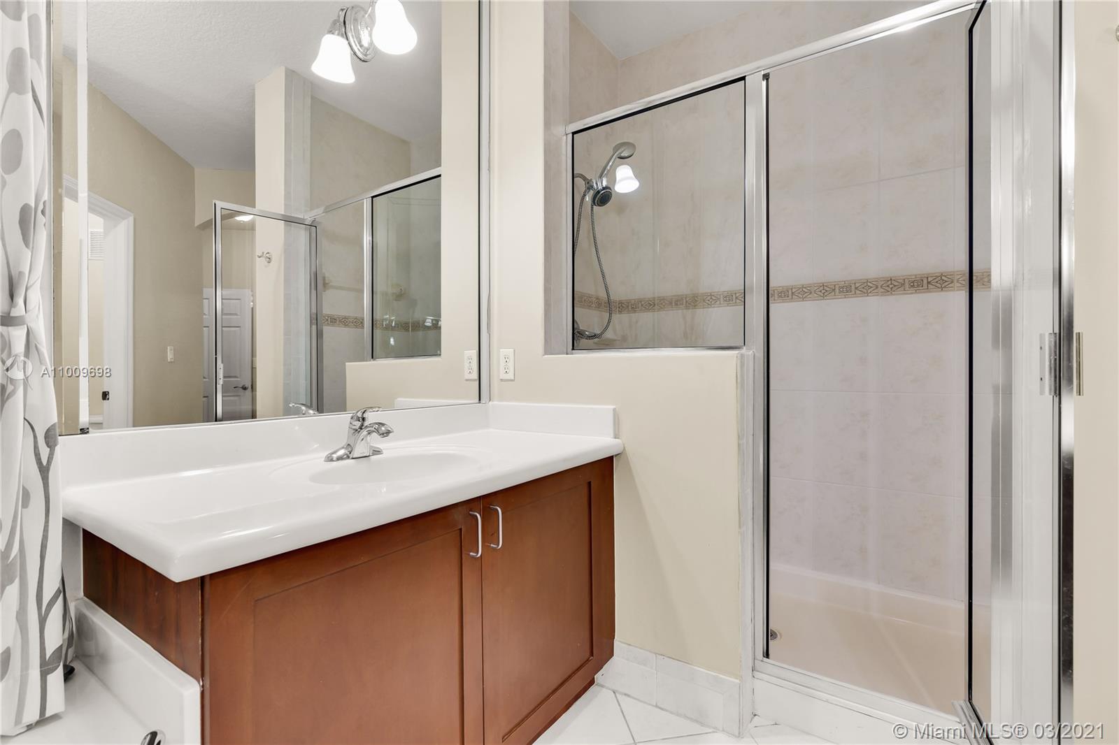 KENDALL BREEZE - Residential Lease