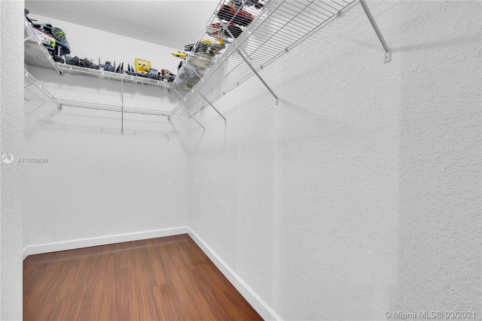 KENDALL BREEZE - Residential Lease