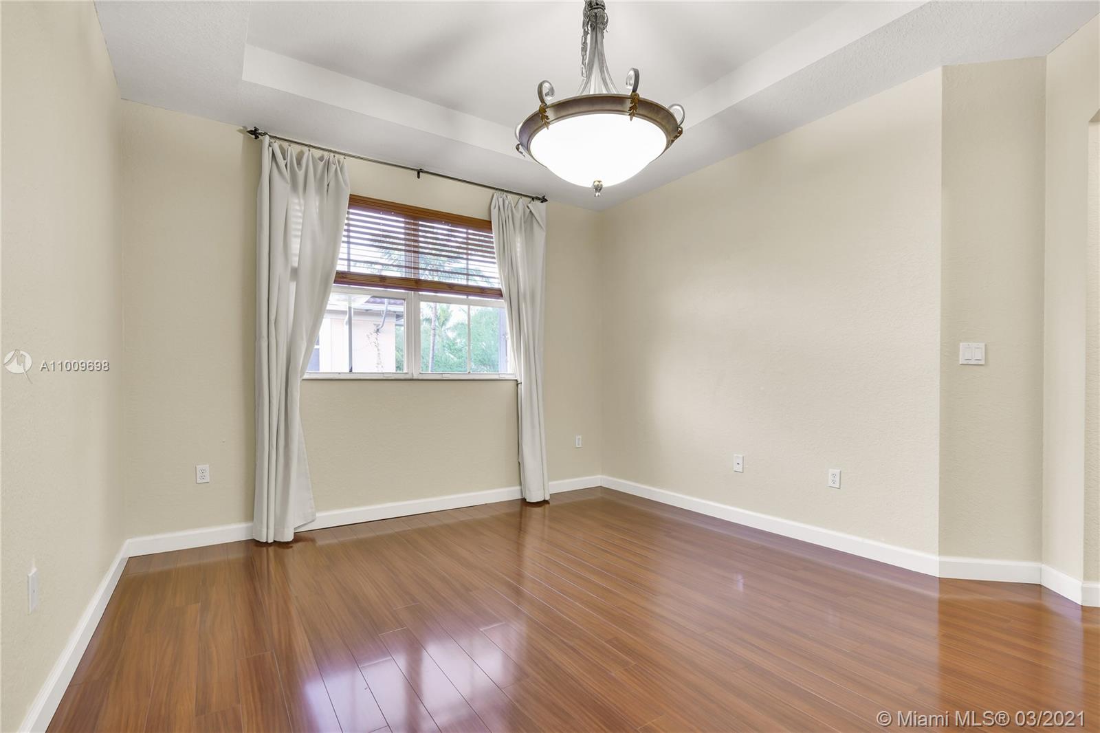 KENDALL BREEZE - Residential Lease