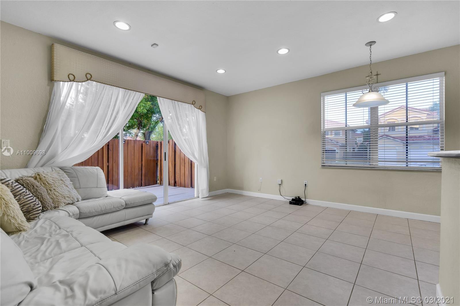 KENDALL BREEZE - Residential Lease