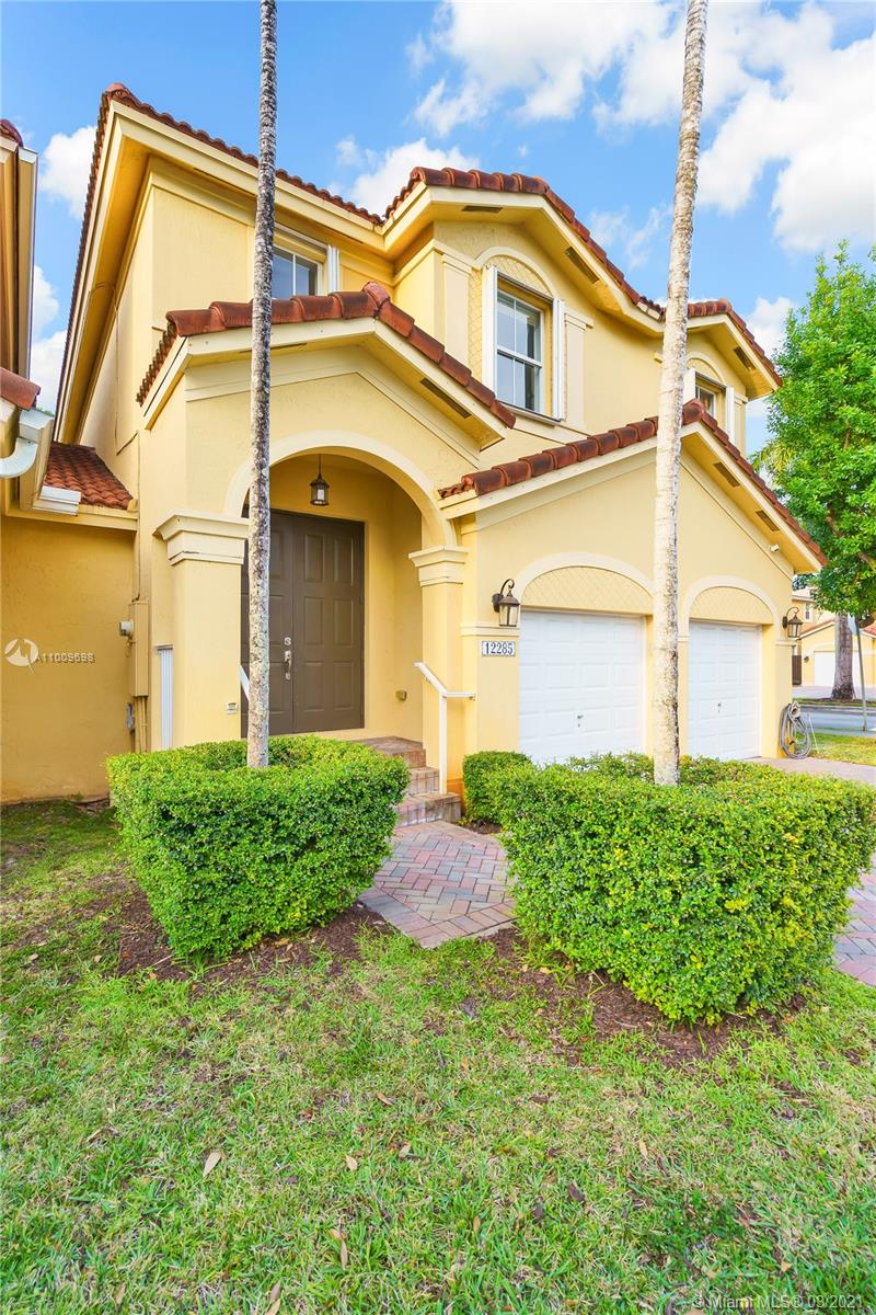 KENDALL BREEZE - Residential Lease