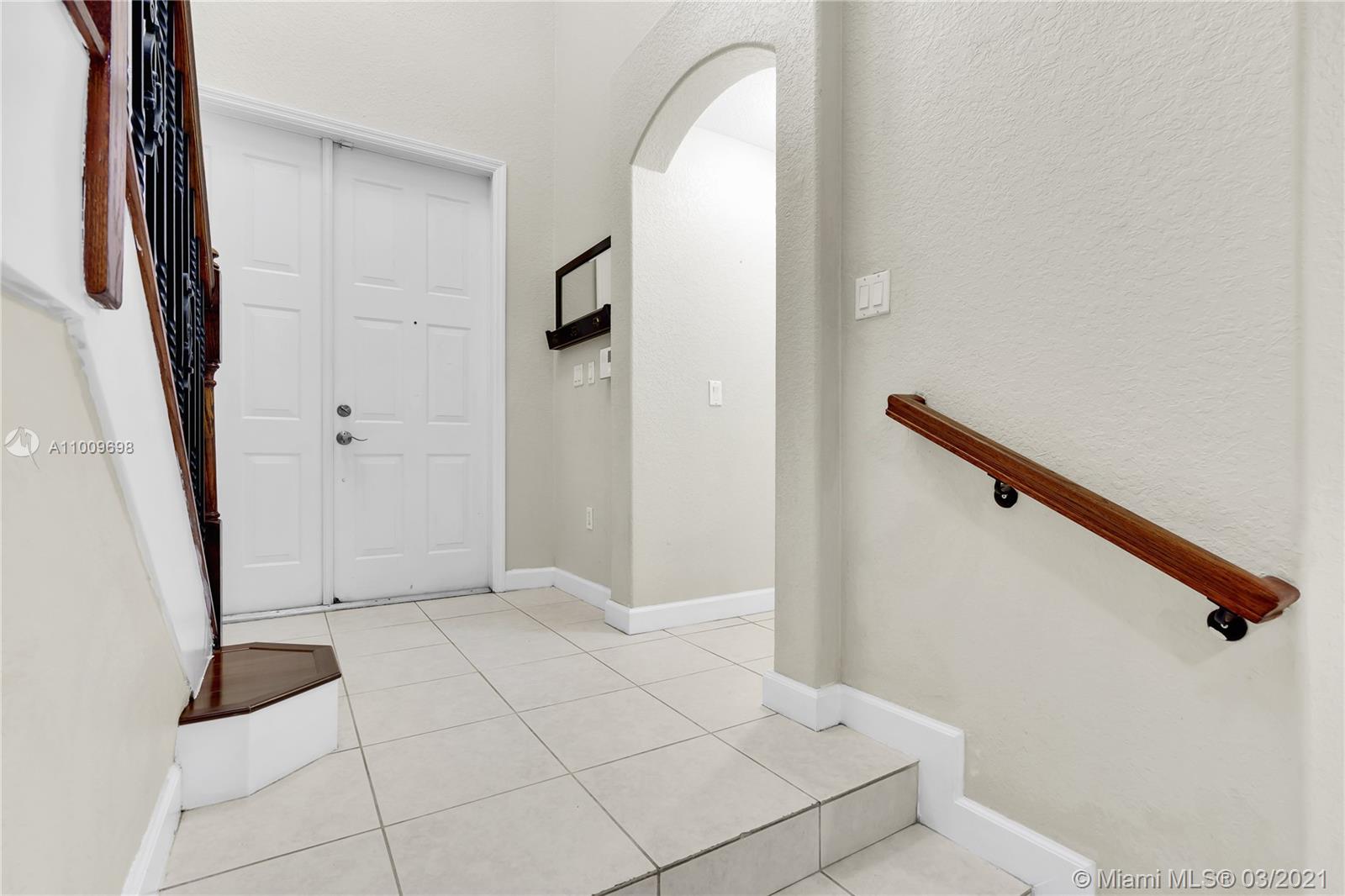 KENDALL BREEZE - Residential Lease