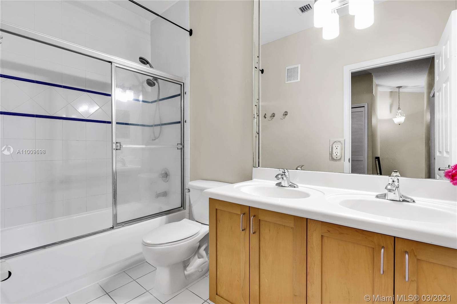 KENDALL BREEZE - Residential Lease