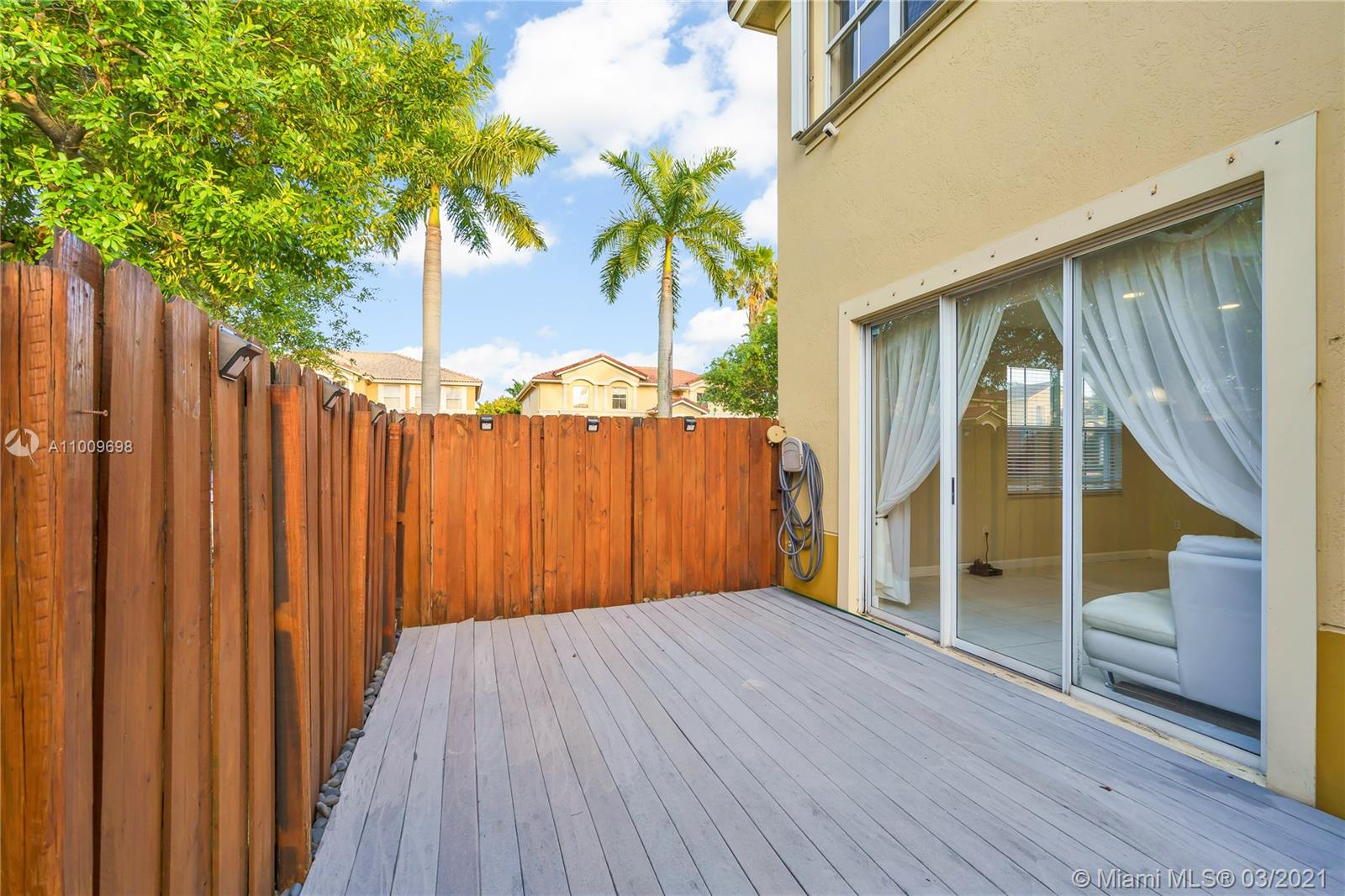 KENDALL BREEZE - Residential Lease