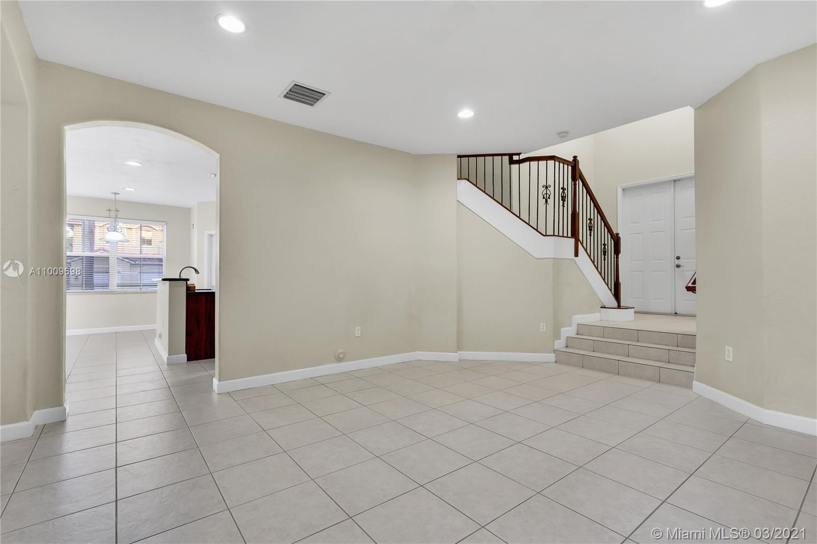 KENDALL BREEZE - Residential Lease