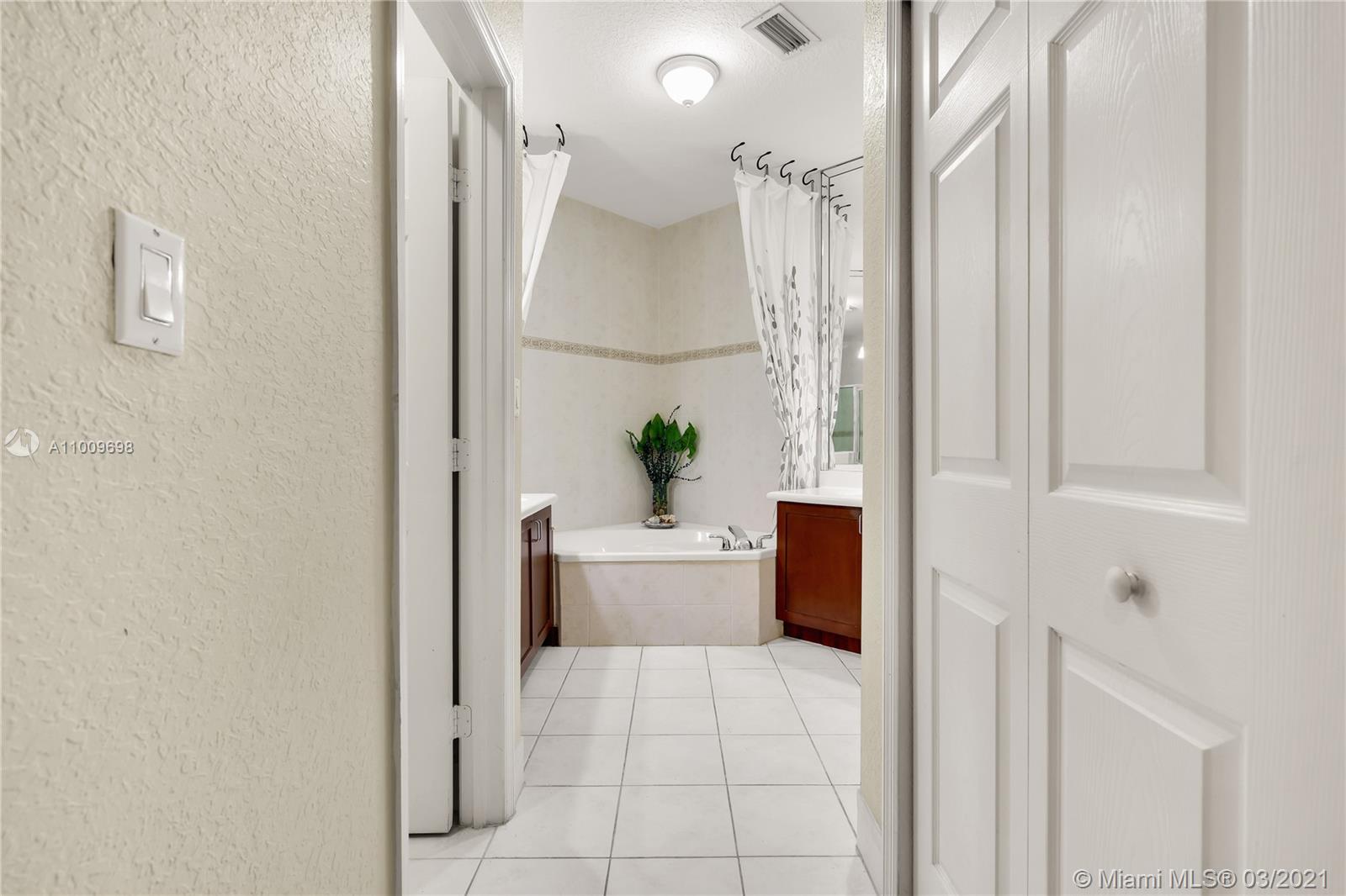 KENDALL BREEZE - Residential Lease