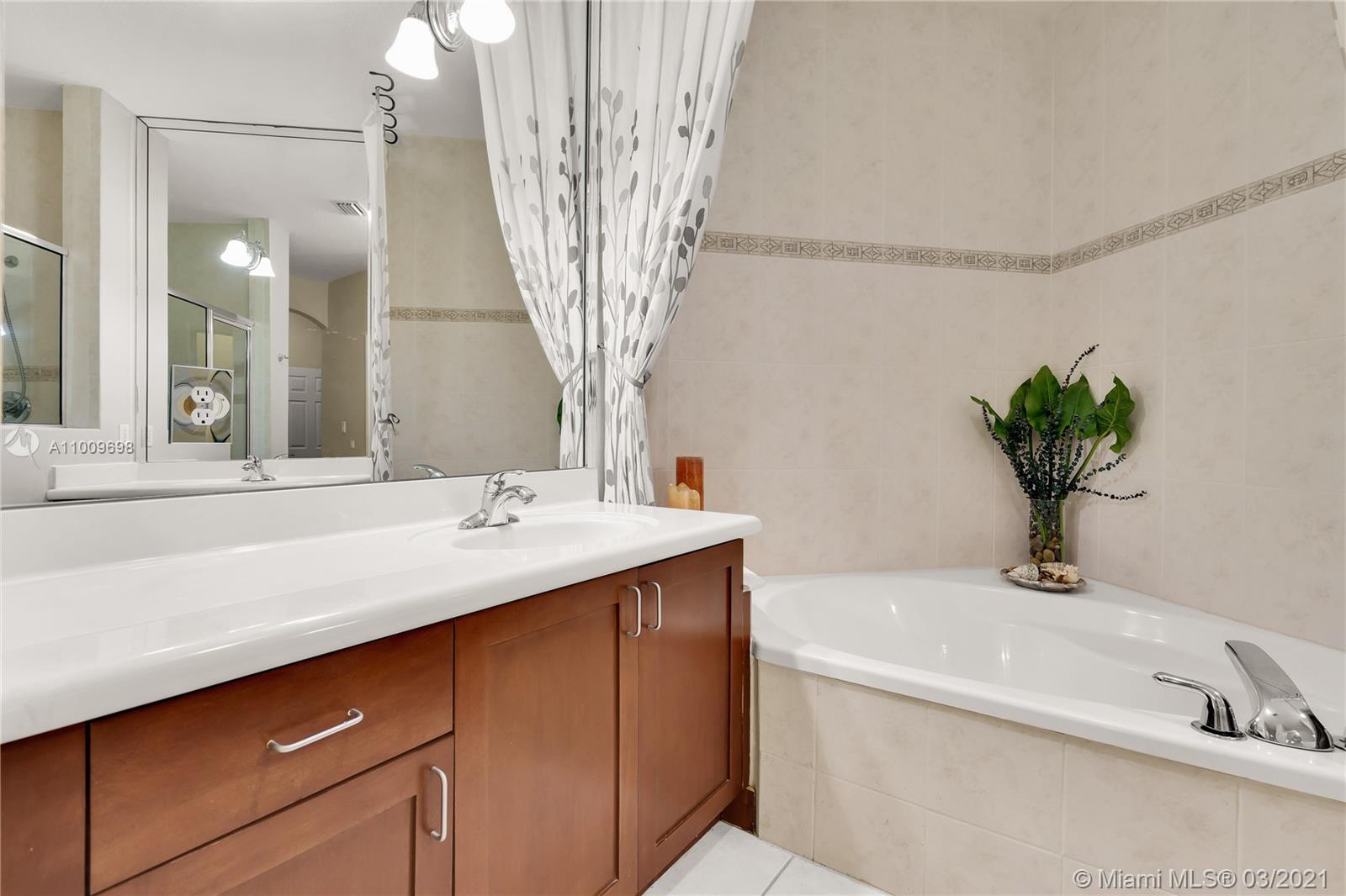 KENDALL BREEZE - Residential Lease