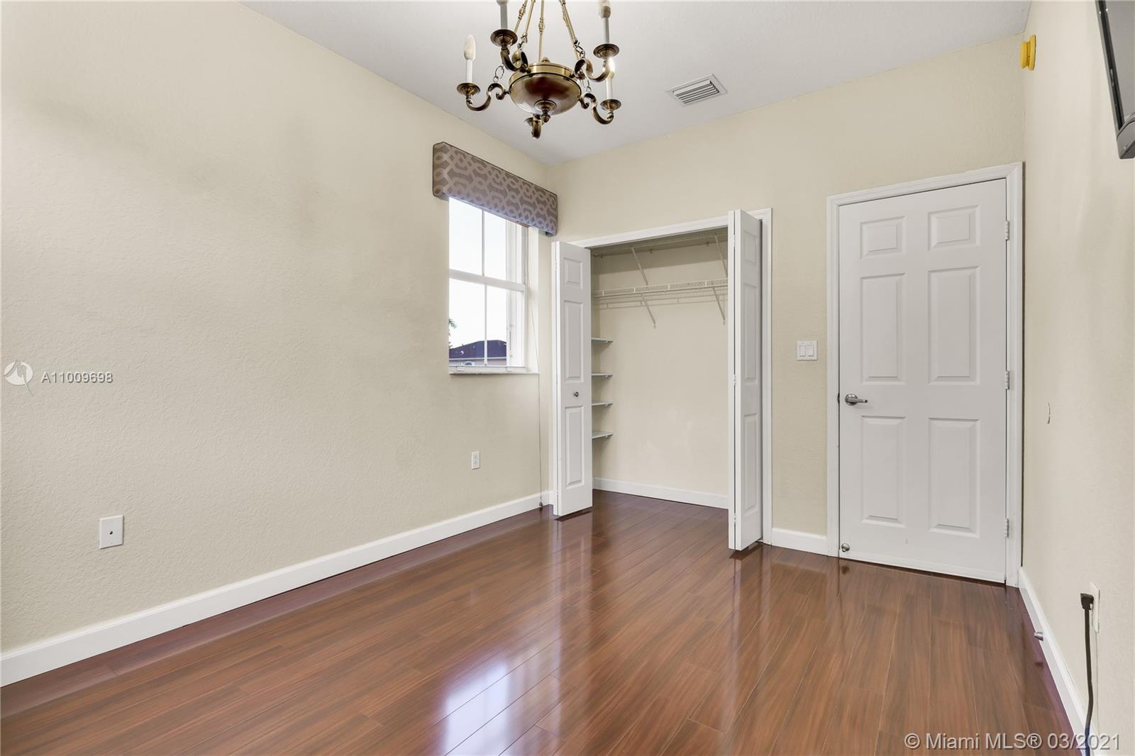 KENDALL BREEZE - Residential Lease