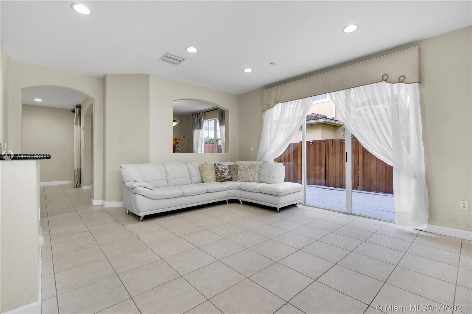 KENDALL BREEZE - Residential Lease