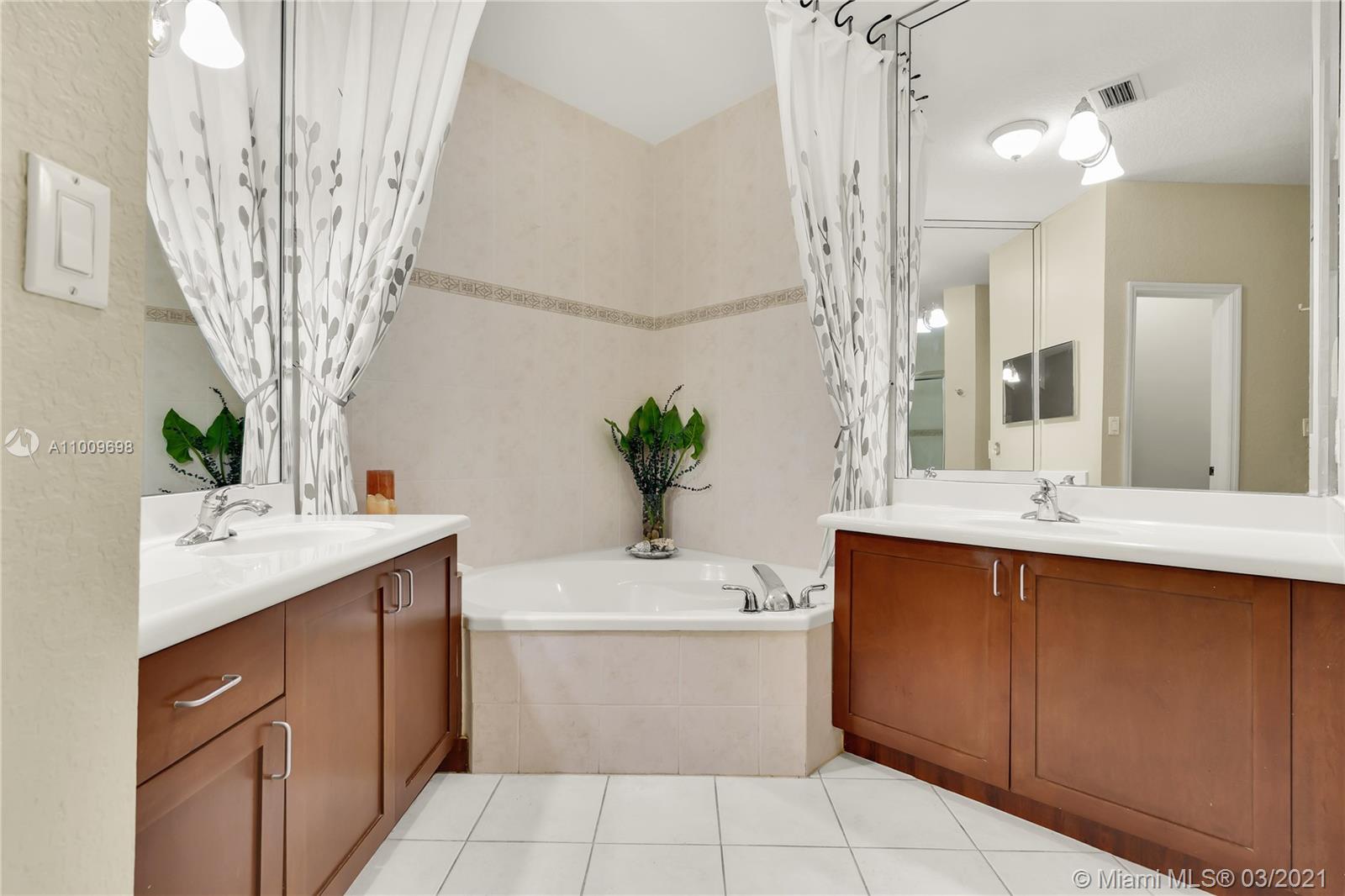 KENDALL BREEZE - Residential Lease