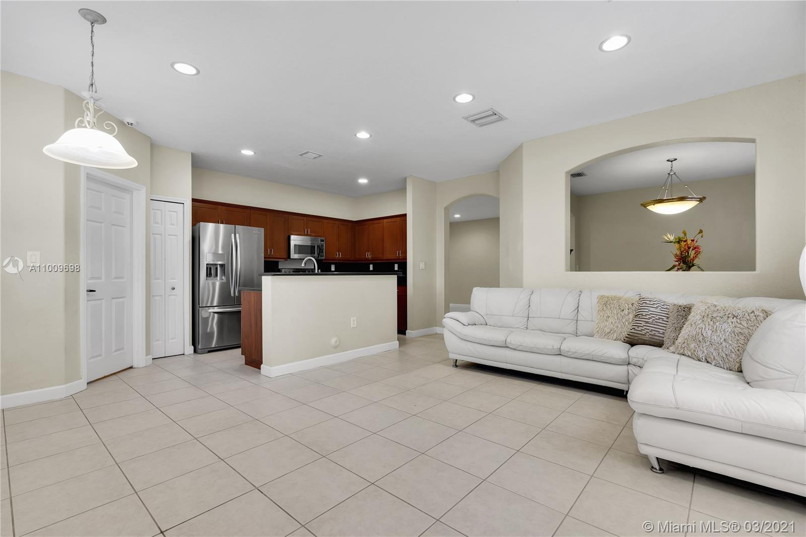 KENDALL BREEZE - Residential Lease