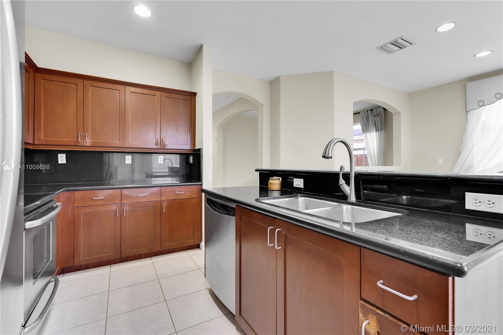 KENDALL BREEZE - Residential Lease