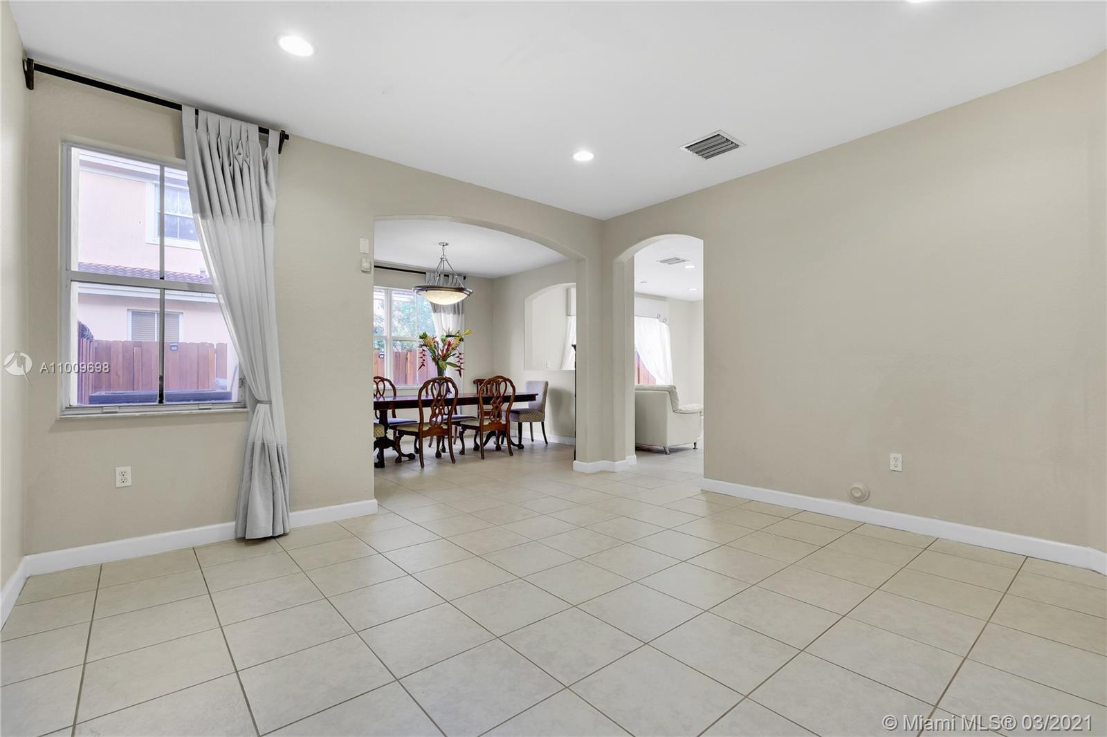 KENDALL BREEZE - Residential Lease