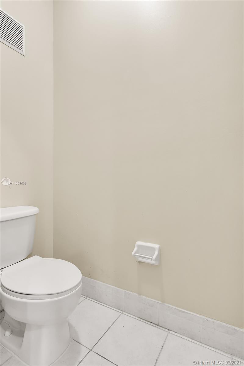 KENDALL BREEZE - Residential Lease