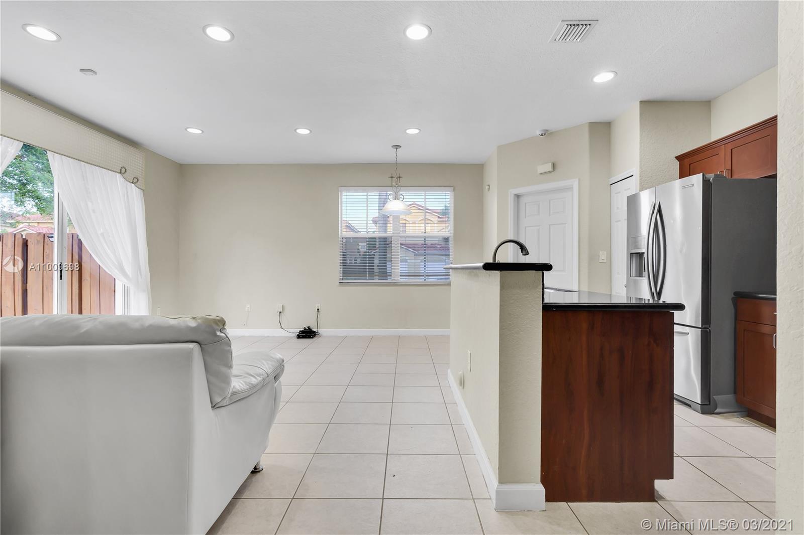 KENDALL BREEZE - Residential Lease