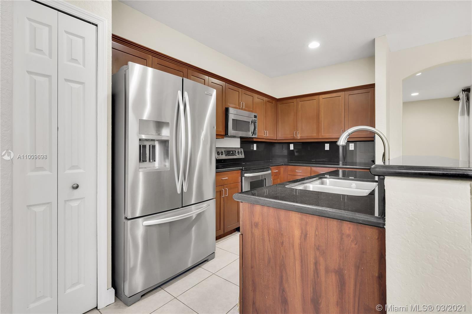 KENDALL BREEZE - Residential Lease