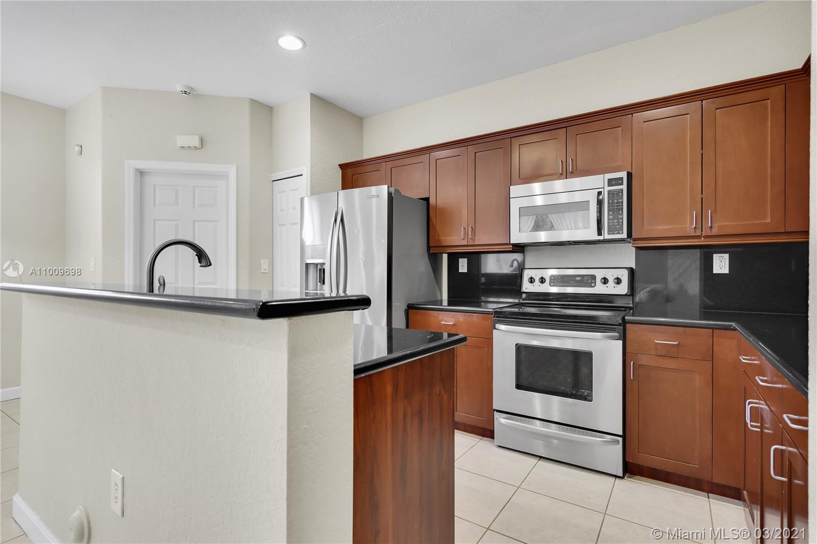 KENDALL BREEZE - Residential Lease