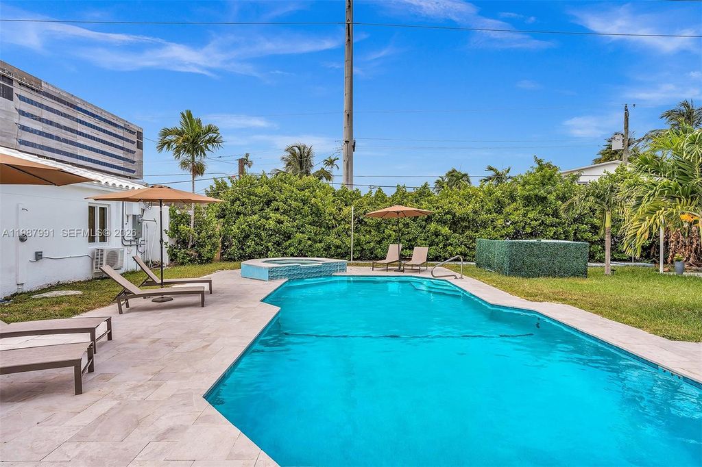 Photo of 703 NE 7th St #5, Hallandale Beach, FL 33009 (MLS # A11987991)