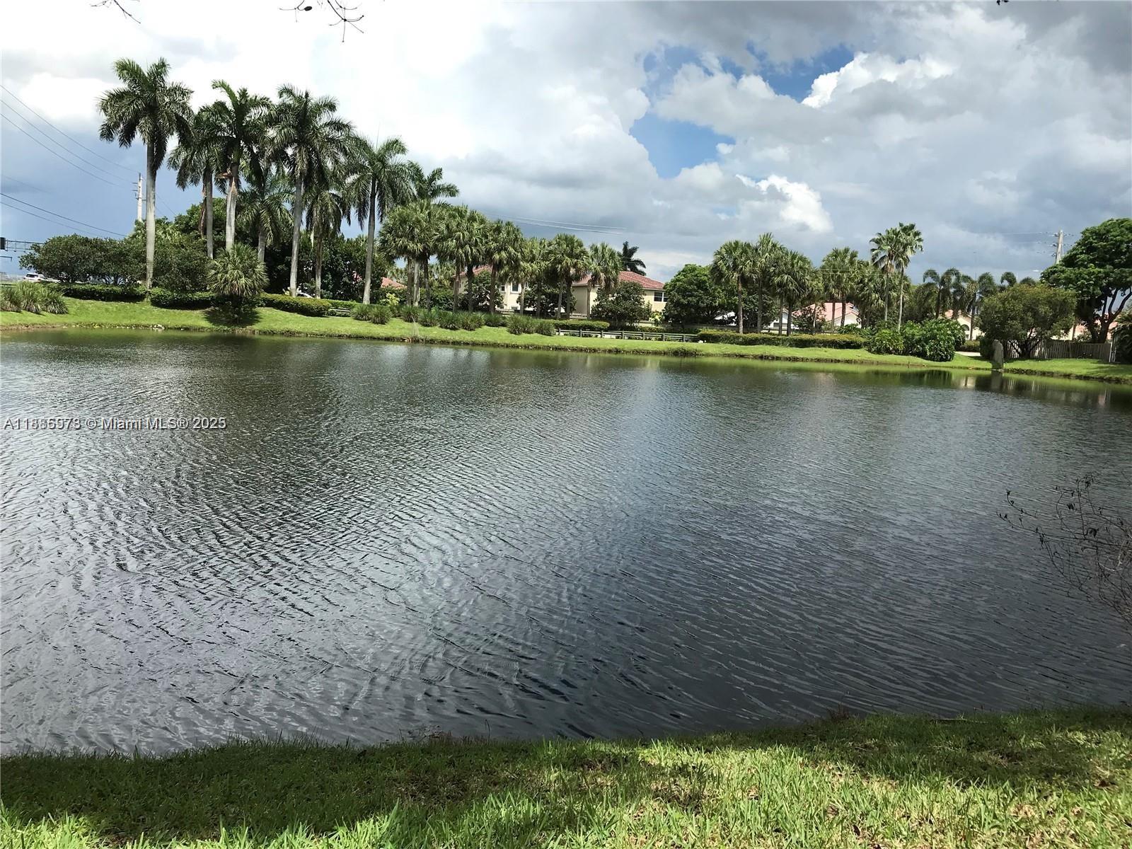 RACQUET CLUB VILLAGE APAR - Residential Lease