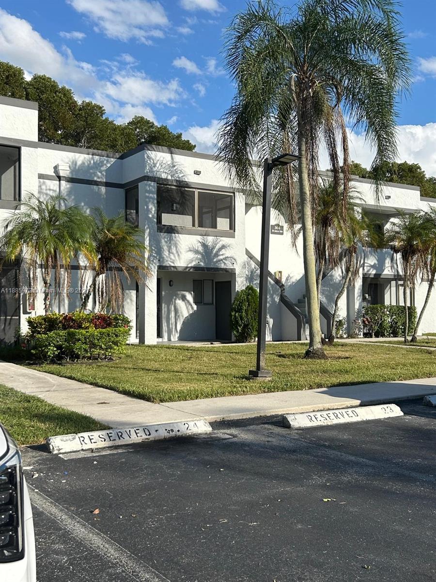 RACQUET CLUB VILLAGE APAR - Residential Lease