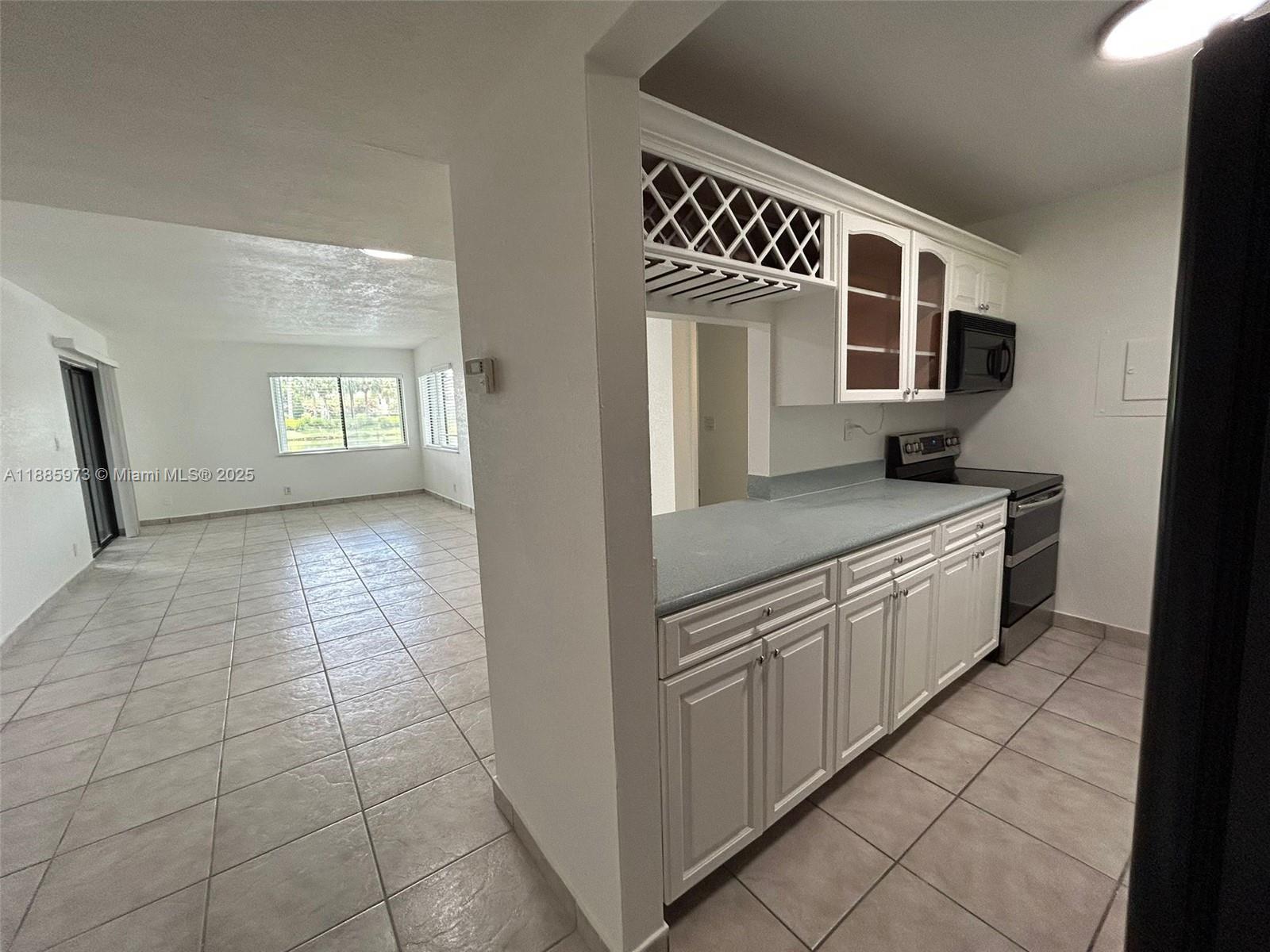 RACQUET CLUB VILLAGE APAR - Residential Lease