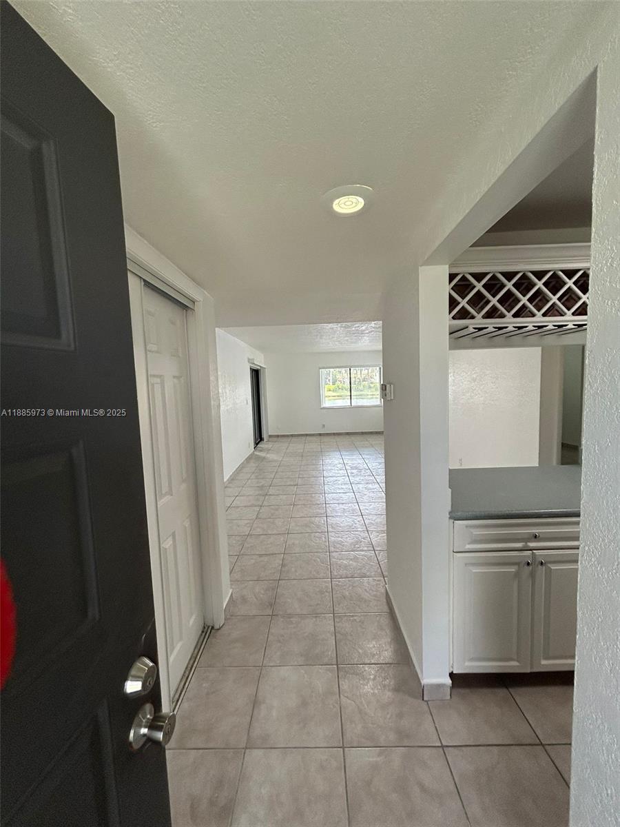 RACQUET CLUB VILLAGE APAR - Residential Lease