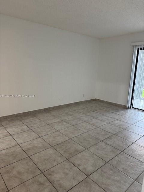 RACQUET CLUB VILLAGE APAR - Residential Lease