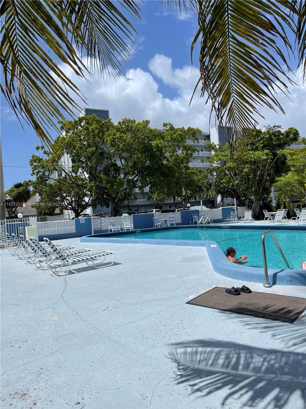 Photo of 401 NE 14th Ave #204, Hallandale Beach, FL 33009 (MLS # A11422357)