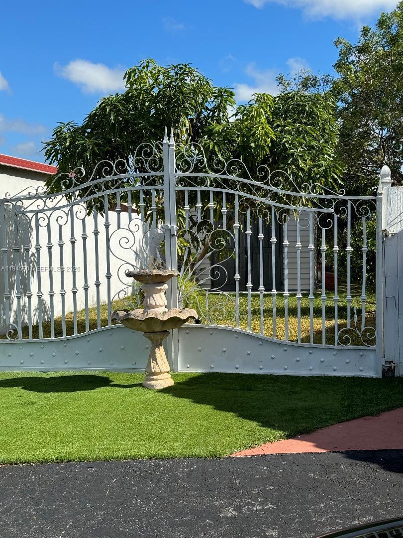 LAKES N GARDENS CONDO #50 - Residential Lease