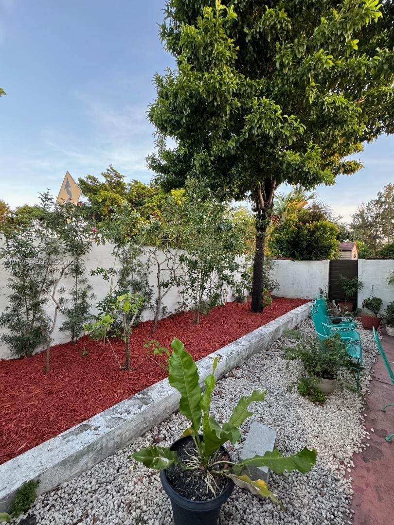 LAKES N GARDENS CONDO #50 - Residential Lease