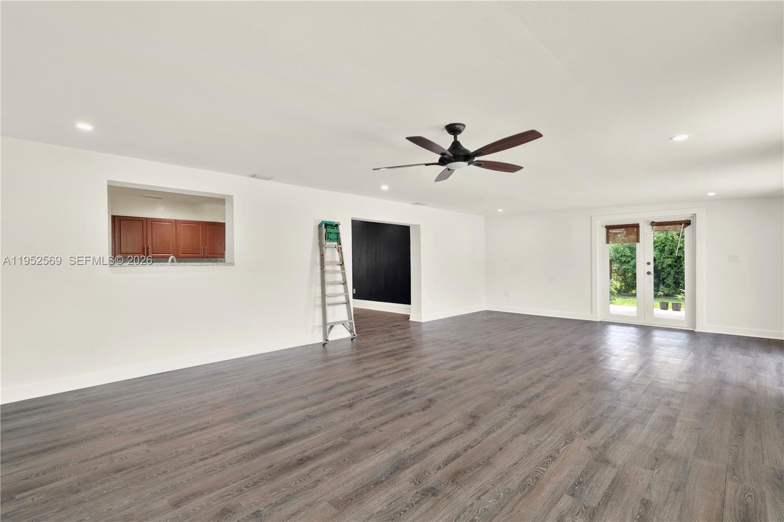 UNIVERSAL ESTATES SOUTH - Residential